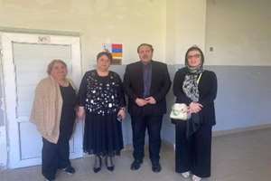 بازدید نماینده فرهنگی ایران از مدرسه ارمنستانی کاربی